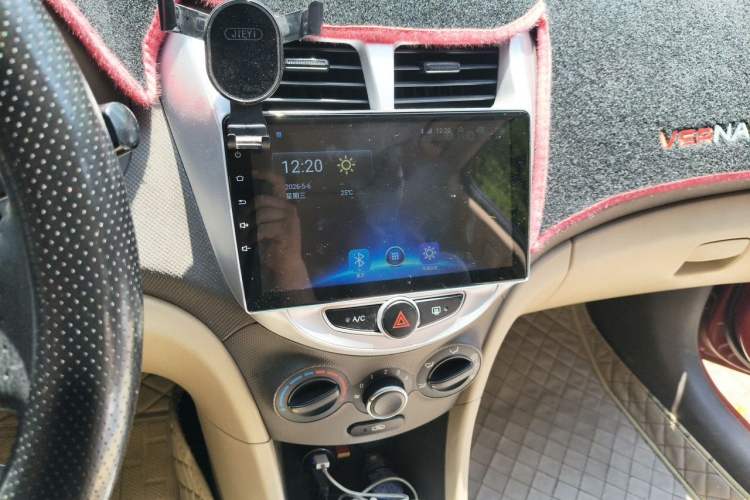 Used Hyundai Verna (older generation) 2010 Sedan 1.4L Automatic Fashionable GT Model Audio And AC Panel