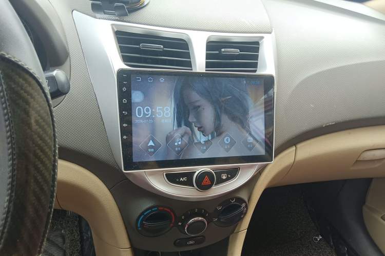 Used Hyundai Verna (older generation) 2010 Sedan 1.4L Manual Comfort GS Audio And AC Panel