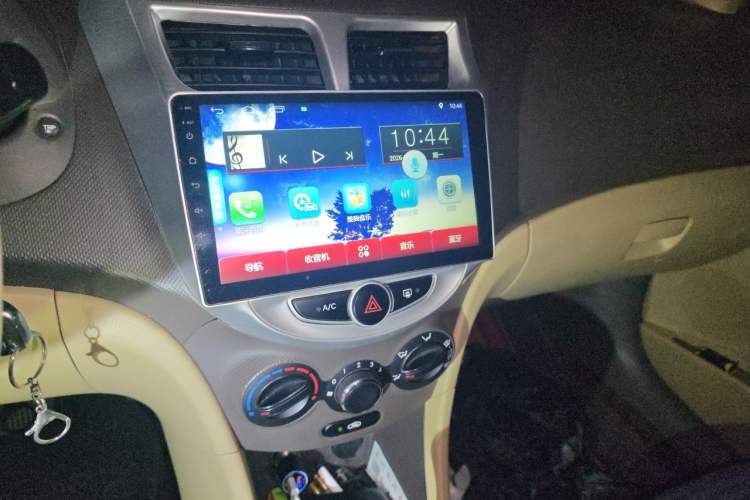 Used Hyundai Verna (older generation) 2010 Sedan 1.4L Automatic Comfort Model GS Audio And AC Panel