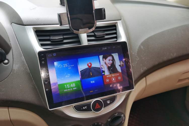 Used Hyundai Verna (older generation) 2010 Sedan 1.4L Automatic Comfort Model GS Audio And AC Panel