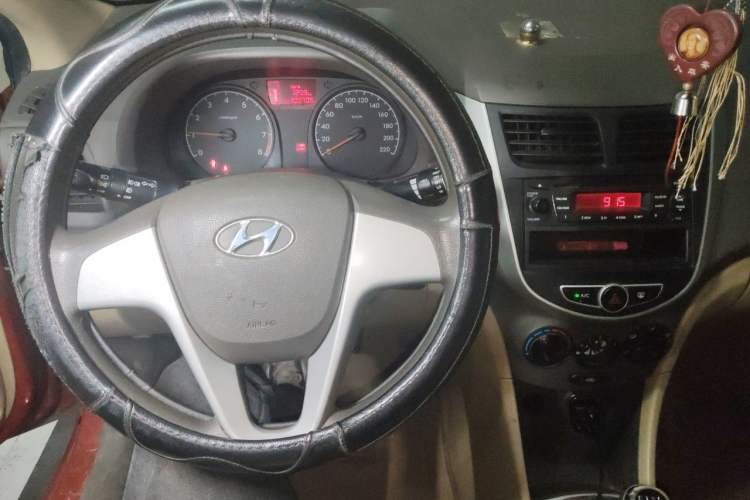 Used Hyundai Verna (older generation) 2010 Sedan 1.4L Manual Comfort GS Audio And AC Panel