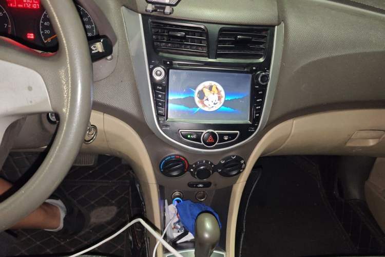 Used Hyundai Verna (older generation) 2010 Sedan 1.4L Automatic Comfort Model GS Audio And AC Panel