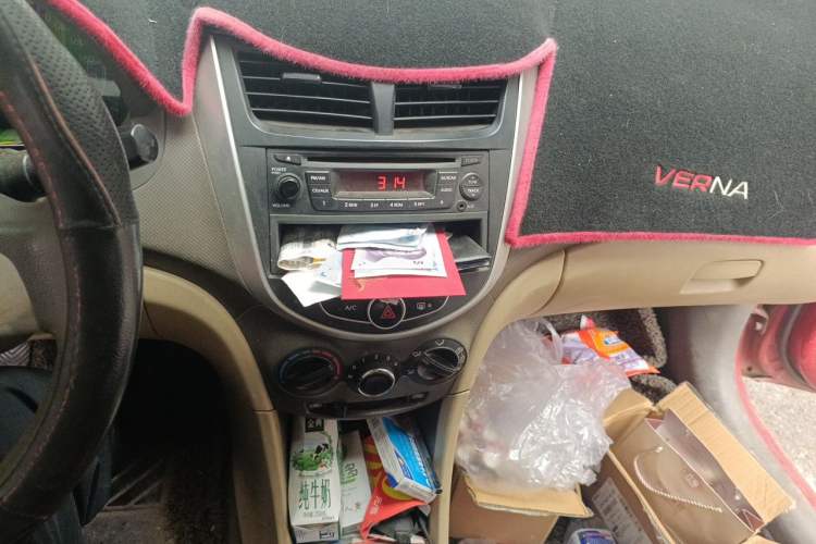 Used Hyundai Verna (older generation) 2010 Sedan 1.4L Manual Standard GL Model Audio And AC Panel