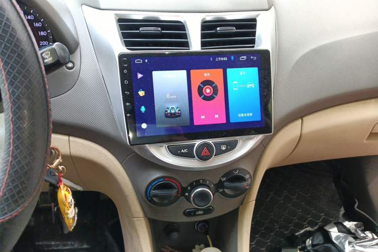 Used Hyundai Verna (older generation) 2010 Sedan 1.4L Automatic Fashionable GT Model Audio And AC Panel