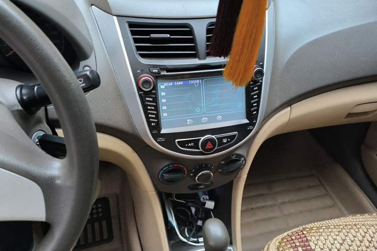 Used Hyundai Verna (older generation) 2010 Sedan 1.4L Automatic Comfort Model GS Audio And AC Panel