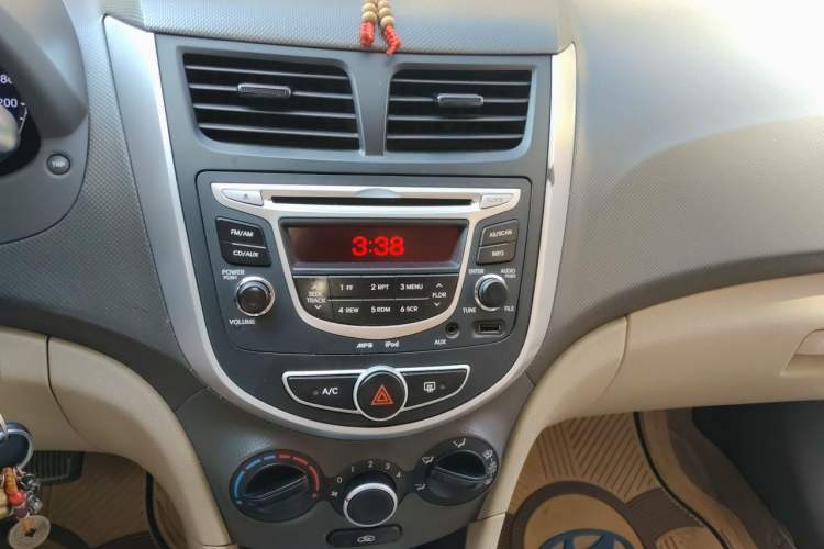 Used Hyundai Verna (older generation) 2010 Sedan 1.4L Automatic Fashionable GT Model Audio And AC Panel
