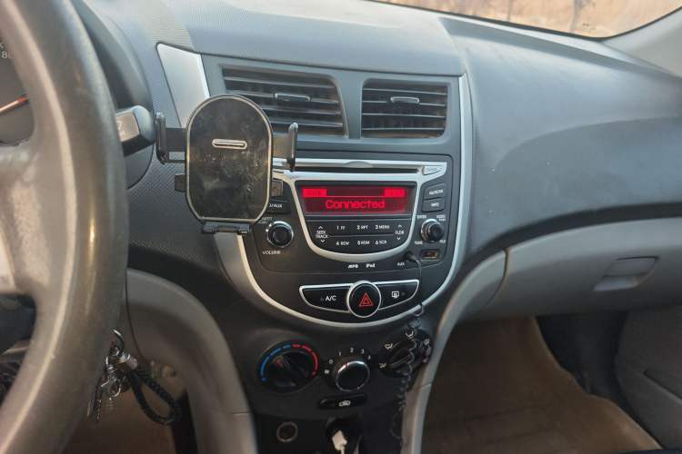 Used Hyundai Verna (older generation) 2010 Sedan 1.4L Manual Standard GL Model Audio And AC Panel