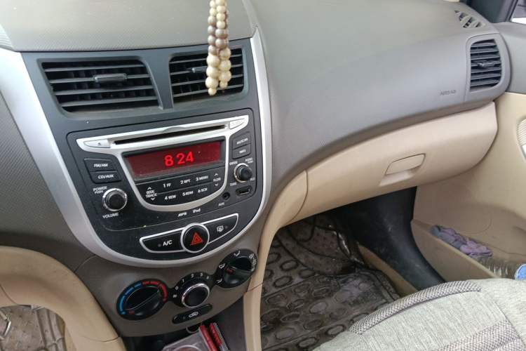 Used Hyundai Verna (older generation) 2010 Sedan 1.4L Manual Comfort GS Audio And AC Panel