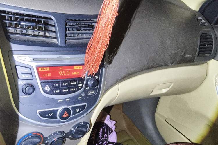 Used Hyundai Verna (older generation) 2010 Sedan 1.4L Manual Comfort GS Audio And AC Panel