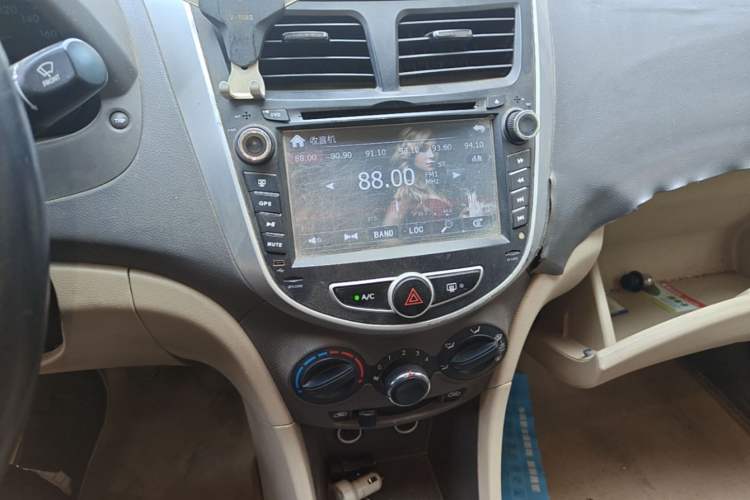 Used Hyundai Verna (older generation) 2010 Sedan 1.4L Manual Standard GL Model Audio And AC Panel