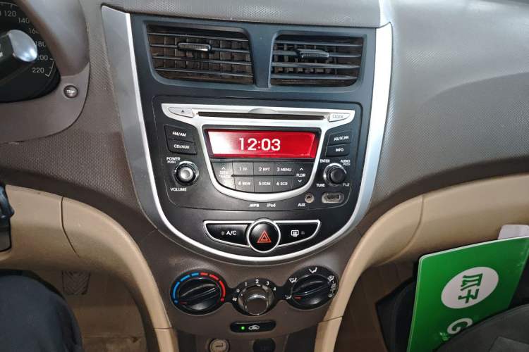 Used Hyundai Verna (older generation) 2010 Sedan 1.4L Manual Comfort GS Audio And AC Panel