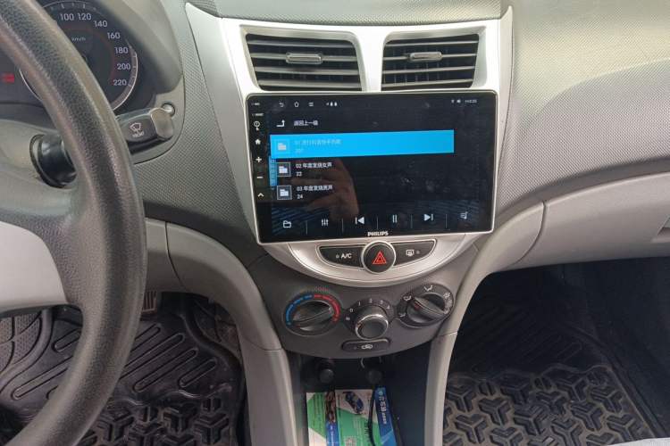 Used Hyundai Verna (older generation) 2010 Sedan 1.4L Automatic Fashionable GT Model Audio And AC Panel