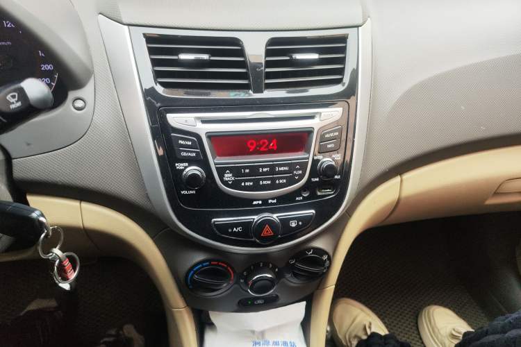 Used Hyundai Verna (older generation) 2010 Sedan 1.4L Automatic Luxury GLS Trim Audio And AC Panel