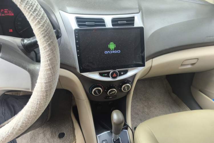 Used Hyundai Verna (older generation) 2010 Sedan 1.4L Automatic Comfort Model GS Audio And AC Panel