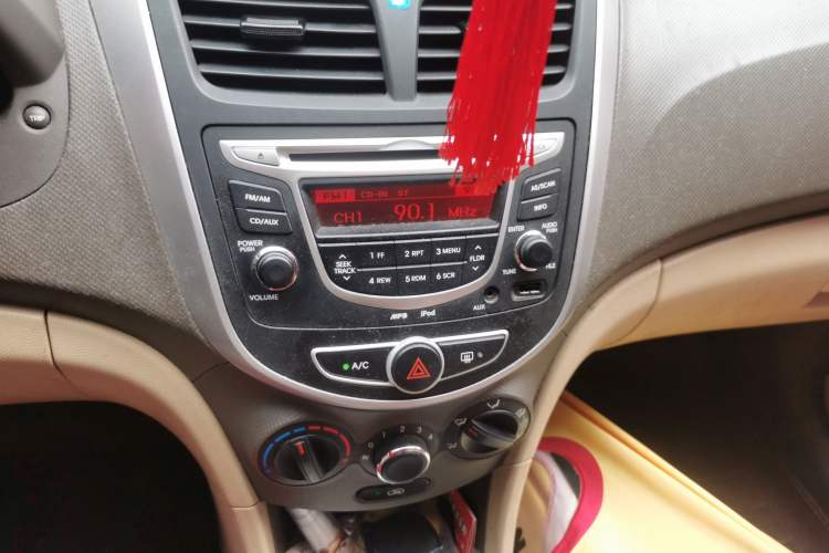 Used Hyundai Verna (older generation) 2010 Sedan 1.4L Automatic Comfort Model GS Audio And AC Panel