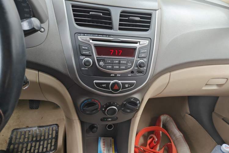 Used Hyundai Verna (older generation) 2010 Sedan 1.4L Manual Comfort GS Audio And AC Panel
