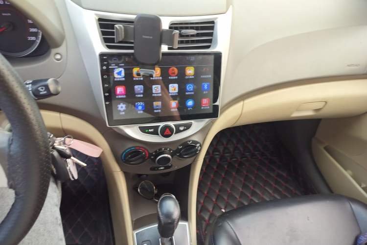 Used Hyundai Verna (older generation) 2010 Sedan 1.4L Automatic Fashionable GT Model Audio And AC Panel