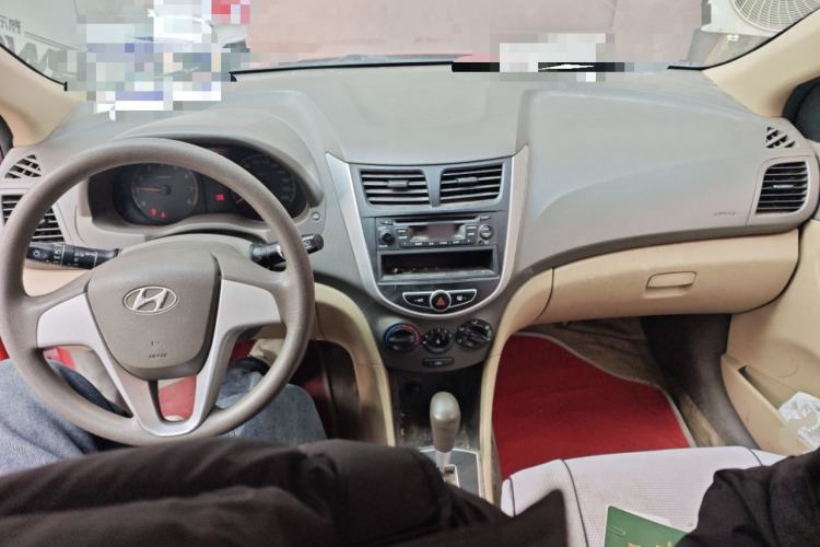 Used Hyundai Verna (older generation) 2010 Sedan 1.4L Automatic Comfort Model GS Center Console