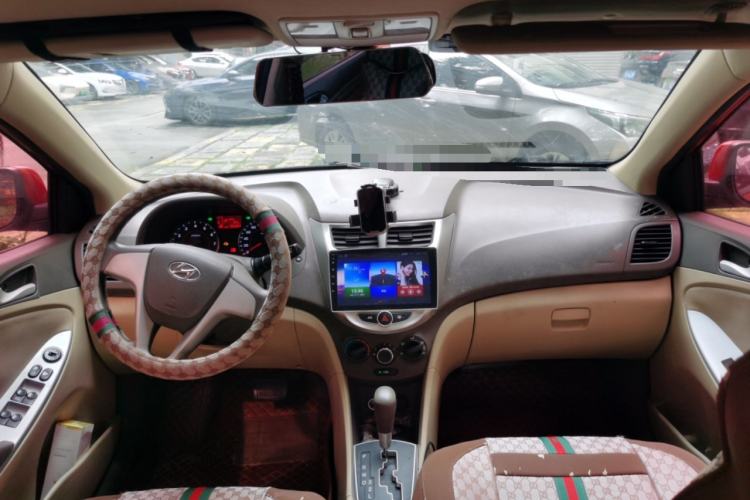 Used Hyundai Verna (older generation) 2010 Sedan 1.4L Automatic Comfort Model GS Center Console