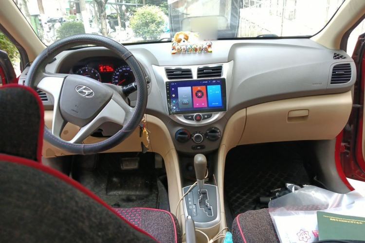 Used Hyundai Verna (older generation) 2010 Sedan 1.4L Automatic Fashionable GT Model Center Console