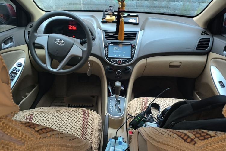 Used Hyundai Verna (older generation) 2010 Sedan 1.4L Automatic Comfort Model GS Center Console