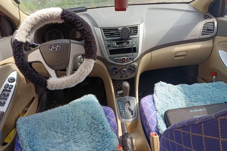 Used Hyundai Verna (older generation) 2010 Sedan 1.4L Automatic Fashionable GT Model Center Console