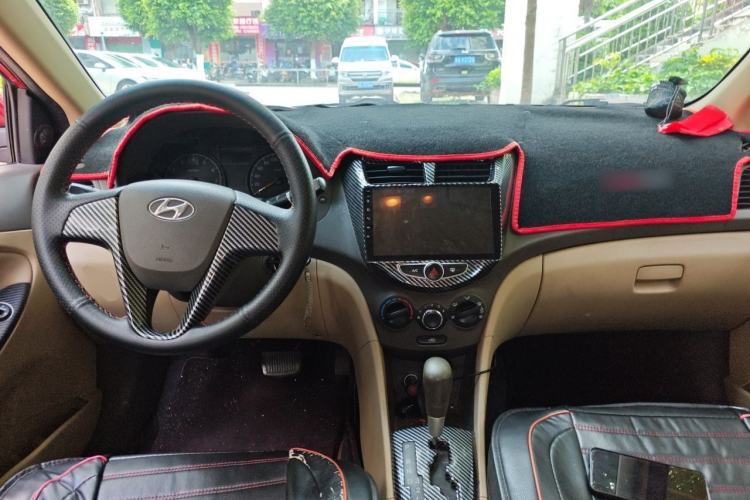 Used Hyundai Verna (older generation) 2010 Sedan 1.4L Automatic Comfort Model GS Center Console