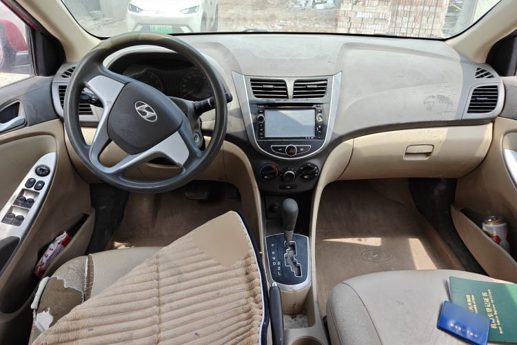 Used Hyundai Verna (older generation) 2010 Sedan 1.4L Automatic Comfort Model GS Center Console