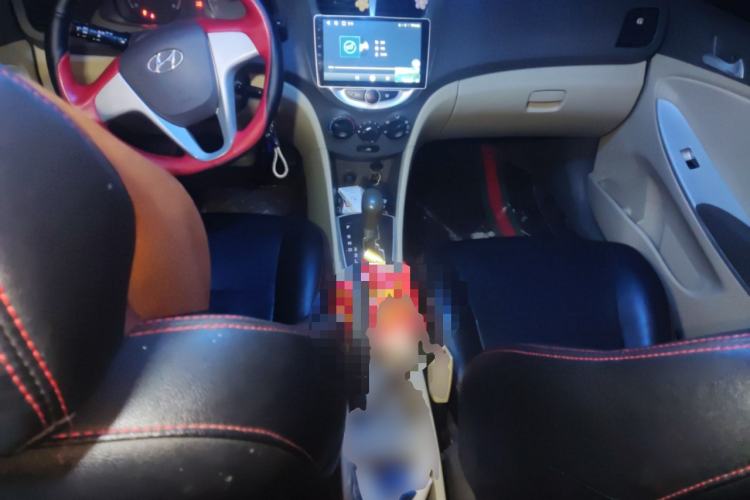Used Hyundai Verna (older generation) 2010 Sedan 1.4L Automatic Comfort Model GS Center Console