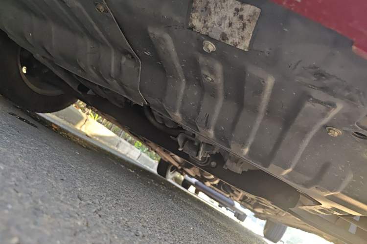 Used Hyundai Verna (older generation) 2010 Sedan 1.4L Manual Comfort GS Chassis Front Left
