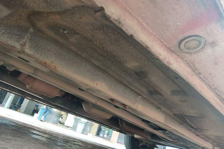 Used Hyundai Verna (older generation) 2010 Sedan 1.4L Manual Comfort GS Chassis Front Left