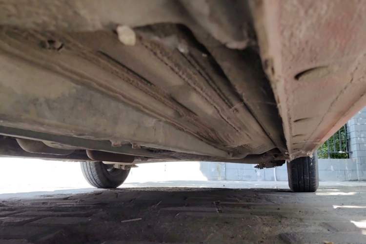Used Hyundai Verna (older generation) 2010 Sedan 1.4L Manual Comfort GS Chassis Front Left