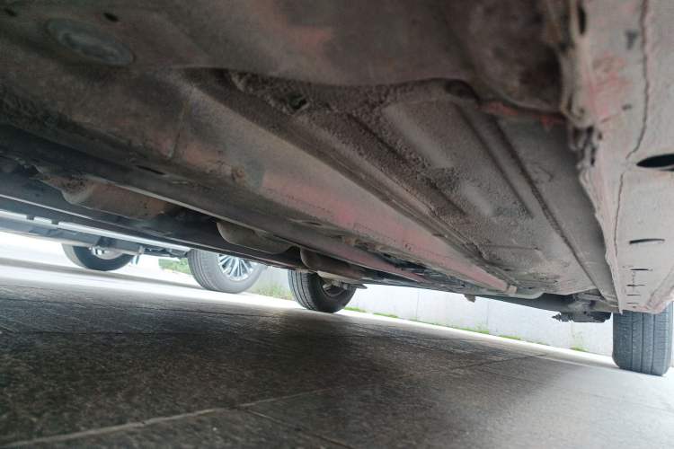 Used Hyundai Verna (older generation) 2010 Sedan 1.4L Manual Comfort GS Chassis Front Left