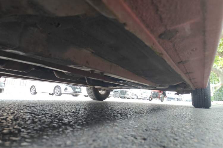 Used Hyundai Verna (older generation) 2010 Sedan 1.4L Manual Comfort GS Chassis Front Left