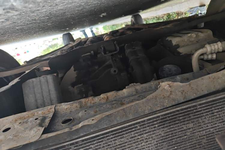 Used Hyundai Verna (older generation) 2010 Sedan 1.4L Manual Comfort GS Chassis Front
