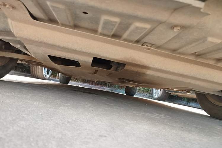 Used Hyundai Verna (older generation) 2010 Sedan 1.4L Manual Comfort GS Chassis Front