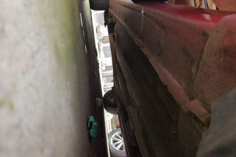 Used Hyundai Verna (older generation) 2010 Sedan 1.4L Manual Comfort GS Chassis Front Right