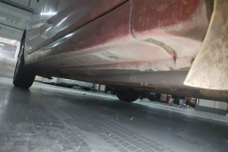 Used Hyundai Verna (older generation) 2010 Sedan 1.4L Manual Comfort GS Chassis Front Right