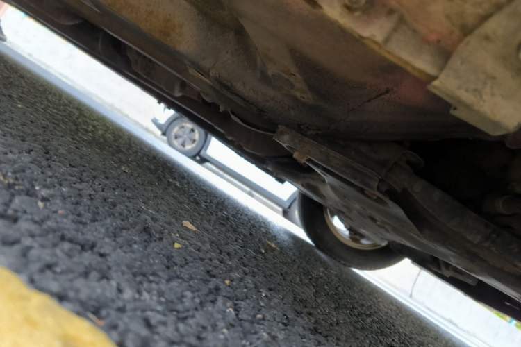 Used Hyundai Verna (older generation) 2010 Sedan 1.4L Manual Comfort GS Chassis Front Right
