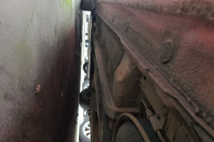 Used Hyundai Verna (older generation) 2010 Sedan 1.4L Manual Comfort GS Chassis Rear Left