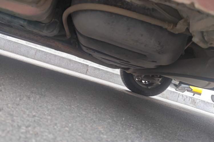 Used Hyundai Verna (older generation) 2010 Sedan 1.4L Manual Comfort GS Chassis Rear Left