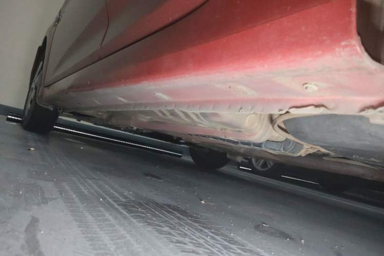 Used Hyundai Verna (older generation) 2010 Sedan 1.4L Manual Comfort GS Chassis Rear Left
