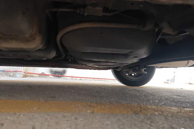 Used Hyundai Verna (older generation) 2010 Sedan 1.4L Manual Comfort GS Chassis Rear Left