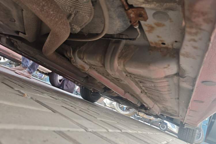 Used Hyundai Verna (older generation) 2010 Sedan 1.4L Manual Comfort GS Chassis Rear Right