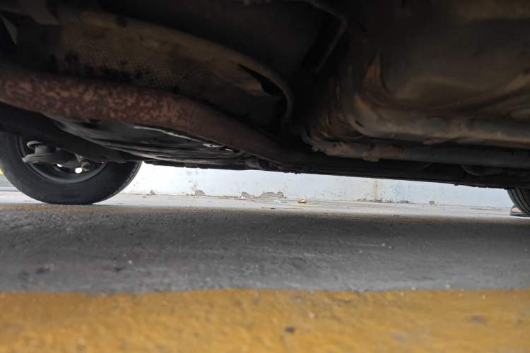 Used Hyundai Verna (older generation) 2010 Sedan 1.4L Manual Comfort GS Chassis Rear Right