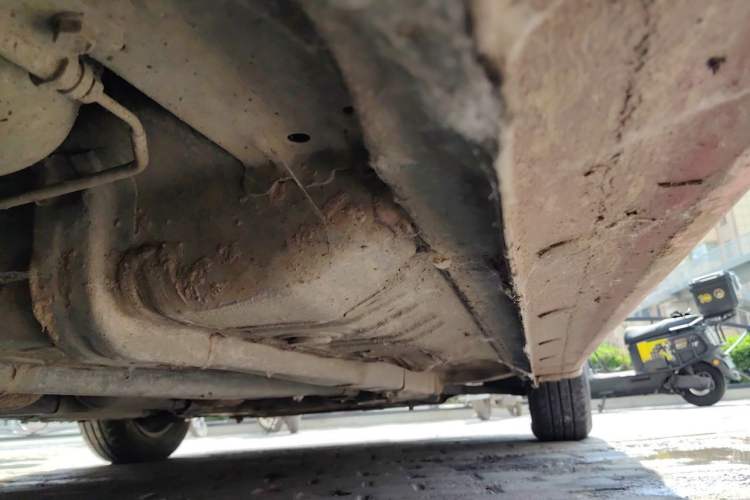 Used Hyundai Verna (older generation) 2010 Sedan 1.4L Manual Comfort GS Chassis Rear Right