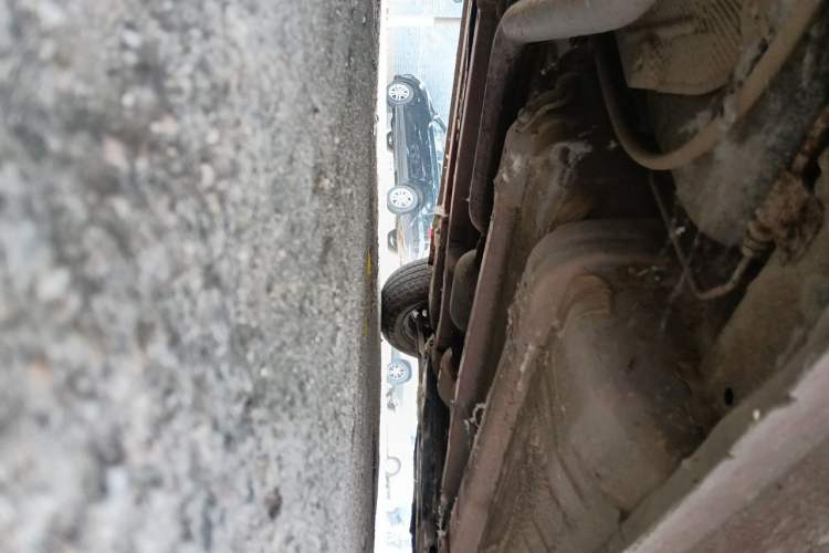 Used Hyundai Verna (older generation) 2010 Sedan 1.4L Manual Comfort GS Chassis Rear Right
