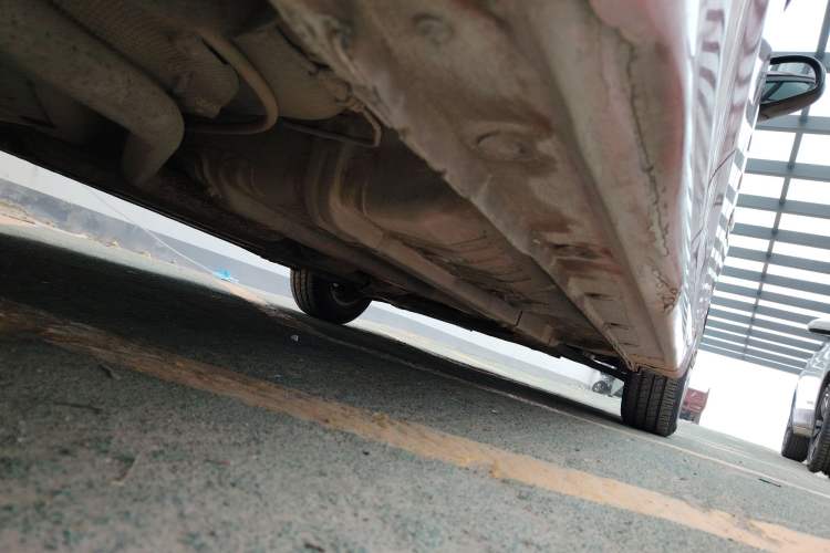 Used Hyundai Verna (older generation) 2010 Sedan 1.4L Manual Comfort GS Chassis Rear Right