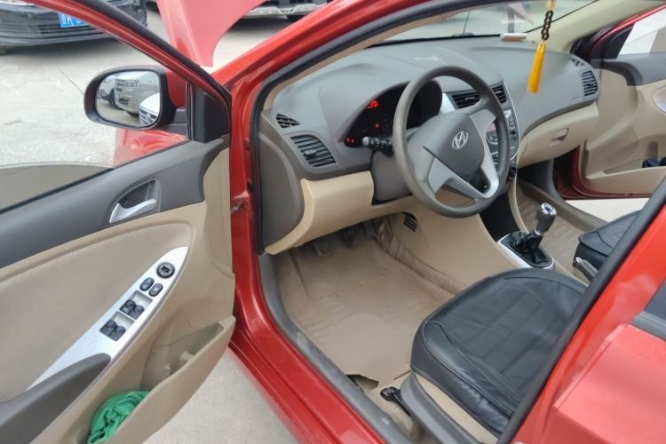Used Hyundai Verna (older generation) 2010 Sedan 1.4L Manual Comfort GS Driver Seat