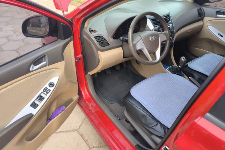 Used Hyundai Verna (older generation) 2010 Sedan 1.4L Manual Comfort GS Driver Seat